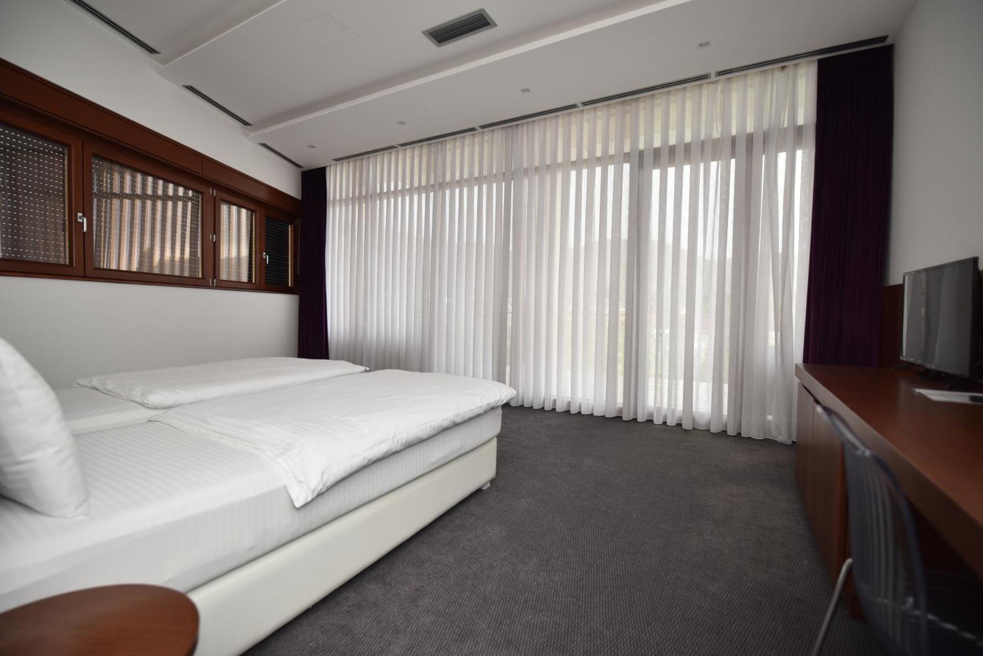 Sesto Senso Hotel Требине Екстериор снимка